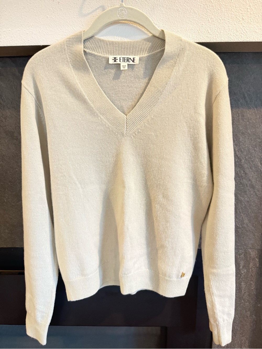 Eterne Women's V-Neck Sweater in Cream